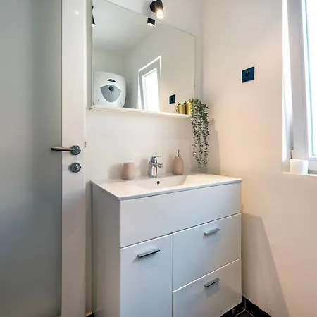 Break Apartment *